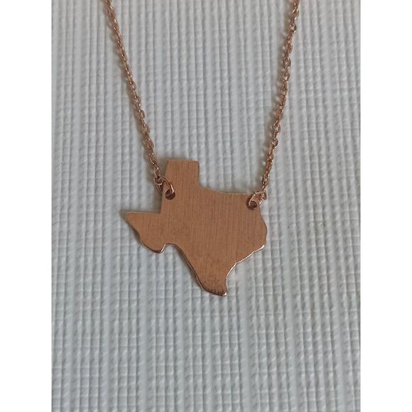 Rose Gold Copper Toned Lightweight Metal State of Texas Shaped Pendant Necklace - Picture 4 of 9